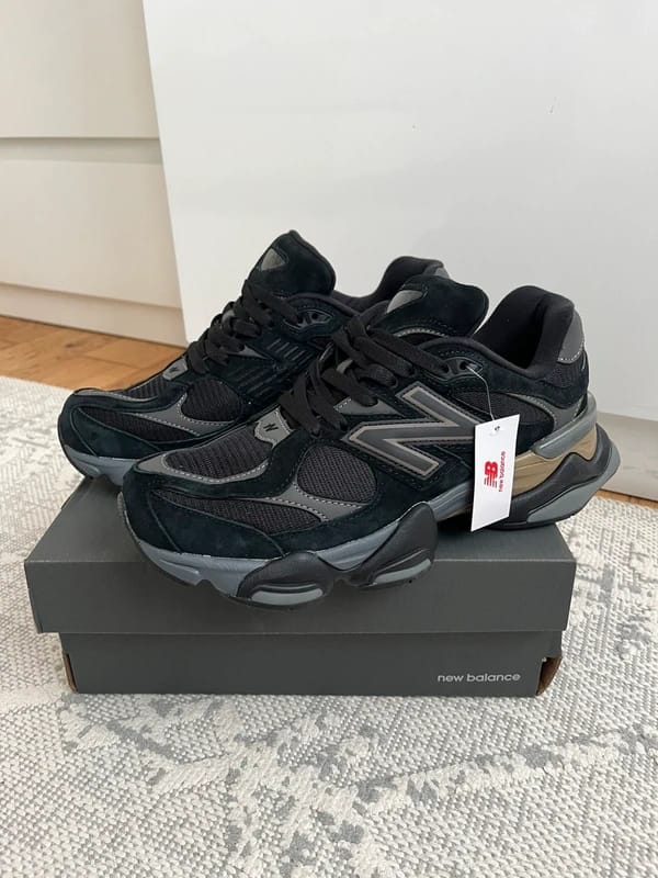 Customer photo review of New Balance 9060