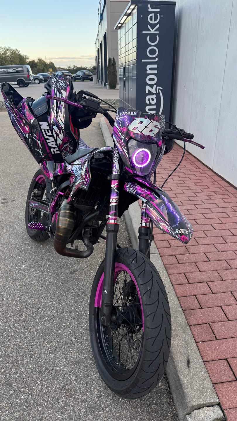Customer photo review of NEW! LIGHTNING - GRAPHICS KIT