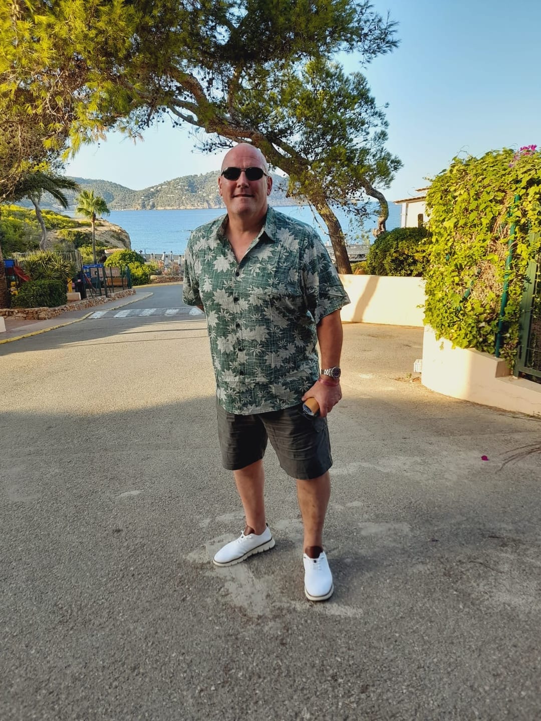 Customer photo review of Men's Retro Casual Holiday Pocket Hawaiian Shirt