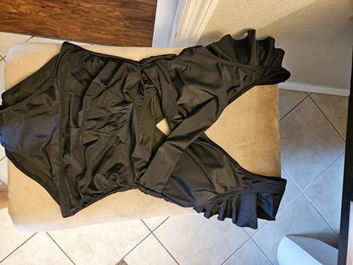 Customer photo review of Emoswim - Damen Badeanzug Rüschen Cut-Out Bademode Schlankmachend Bauchweg V-Ausschnitt Wickel-Bademode