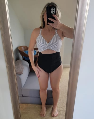 Customer photo review of Emoswim - Damen Badeanzüge Bauchweg Cut-Out High Waist Bademode Wickeloptik Rückenbindung