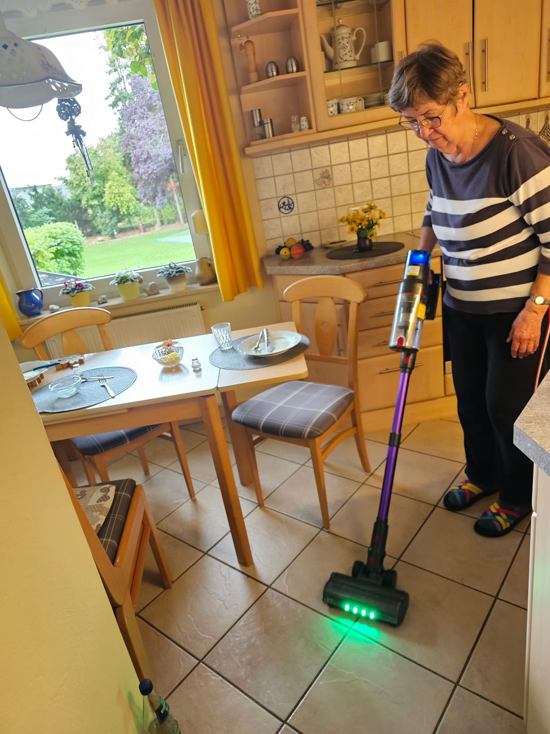 Customer photo review of Ultra-starker Akku-Staubsauger mit automatischer Stauberkennung / Bis zu 60 Minuten Laufzeit / Beutelloser Staubsauger für Teppiche, Hartböden & Tierhaare