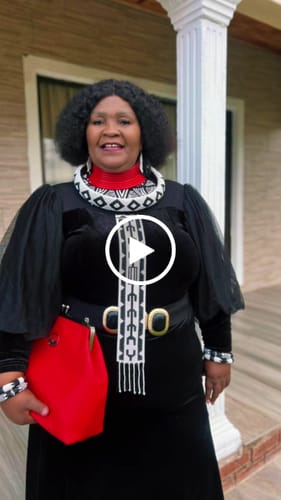 Customer video review of ERA Oversized Kisslock Chain Bag – Red