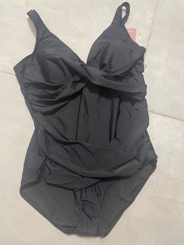 Customer photo review of Emoswim - Bauchweg Badeanzüge für Damen Schlankmachender Einteiler Bademode