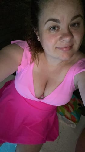 Customer photo review of Emoswim - Damen Badeanzug Rüschen Cut-Out Badekleid Bauchweg V-Ausschnitt Wickel-Bademode