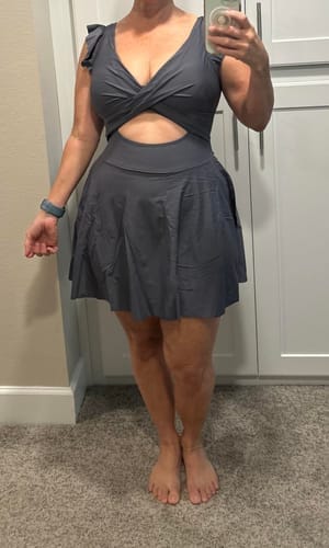 Customer photo review of Emoswim - Damen Badeanzug Rüschen Cut-Out Badekleid Bauchweg V-Ausschnitt Wickel-Bademode