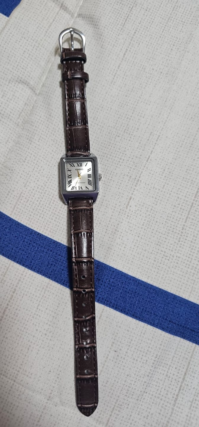 Customer photo review of Reloj Casio Tank Análogo LTP-V007L-9BUDF Cuero Dial Champaña