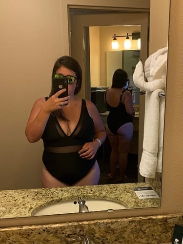 Customer photo review of Emoswim - Damen Große Größen Badeanzug V-Ausschnitt Transparentes Mesh Bauchweg Bademode
