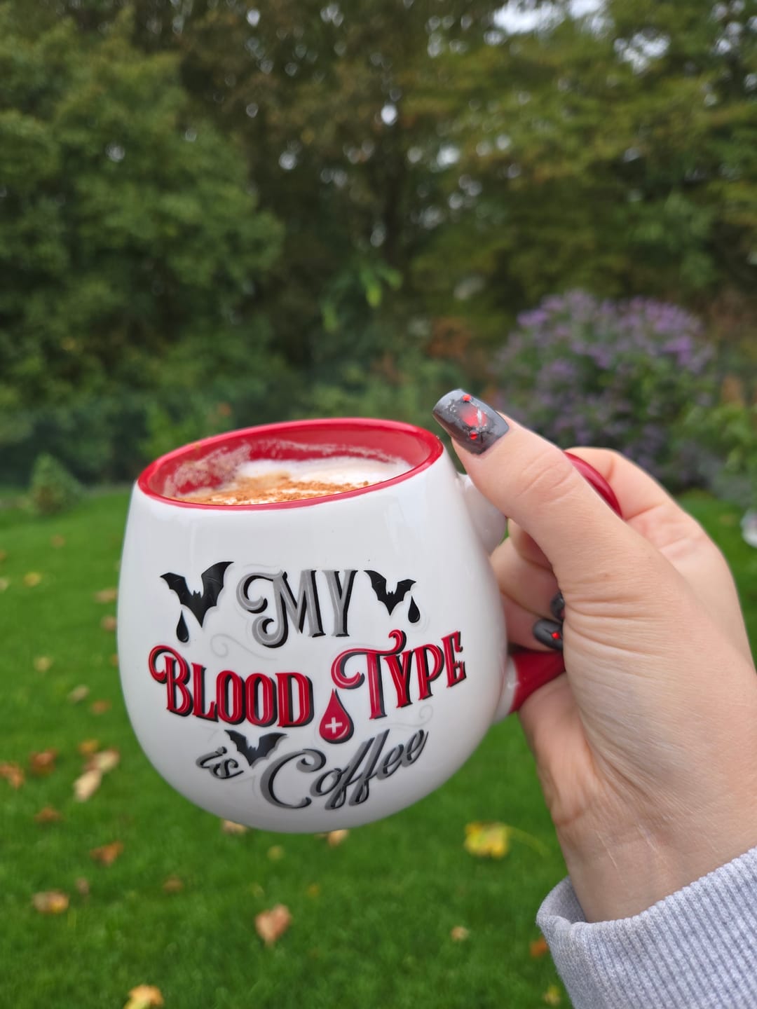 Customer photo review of Vampir Tasse – Gruseliges Design