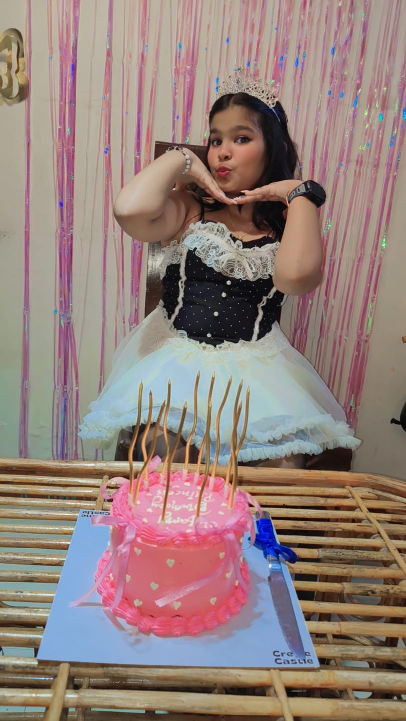 Customer photo review of Pink Vintage Ribbon Cake
