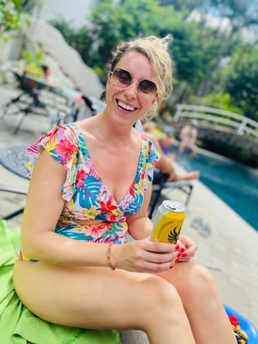 Customer photo review of Emoswim - Damen Badeanzug Rüschen Cut-Out Bademode Schlankmachend Bauchweg V-Ausschnitt Wickel-Bademode