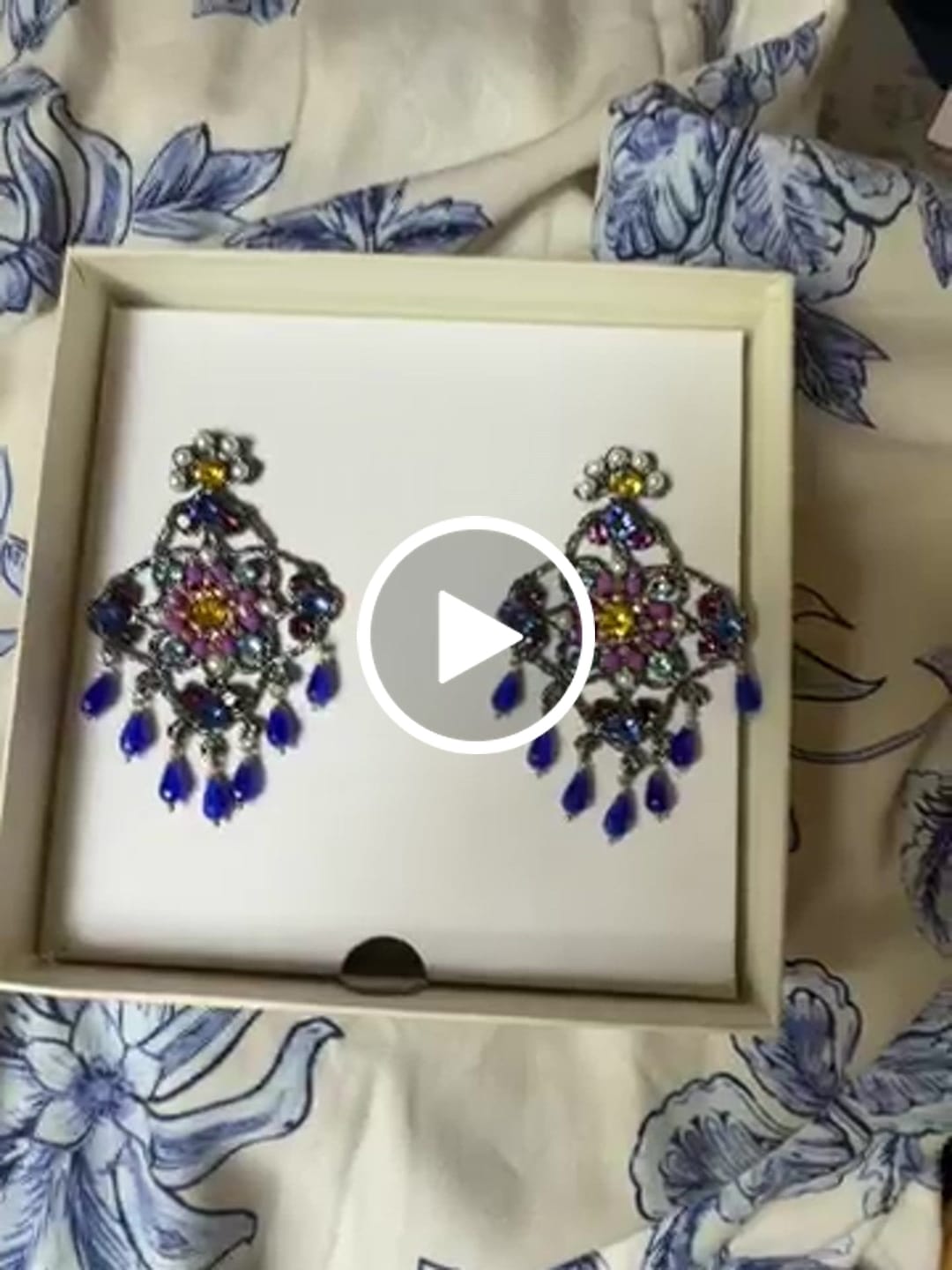Customer video review of Orecchini Augusta