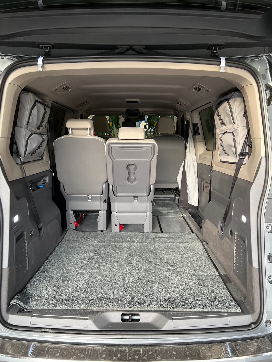 Customer photo review of Premium Fenstertasche mit Thermomatte für VW T7 Multivan Kompakt (kurzer Radstand L1)