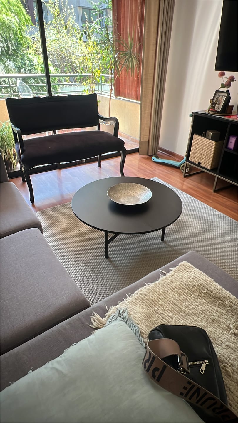 Customer photo review of Mesa Centro Circular Estructura en Y | Black