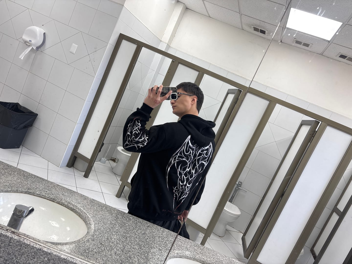 Customer photo review of HOODIE NEGRO DEATH WING