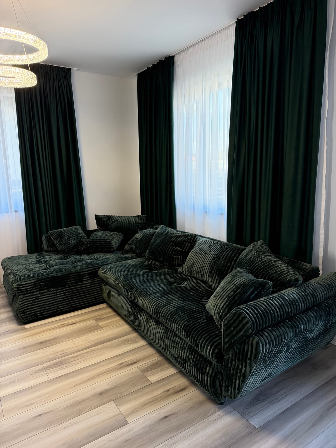 Customer photo review of Colțar extensibil dumonde cu ladă de depozitare Loana XL Tilia Verde 335x185 cm