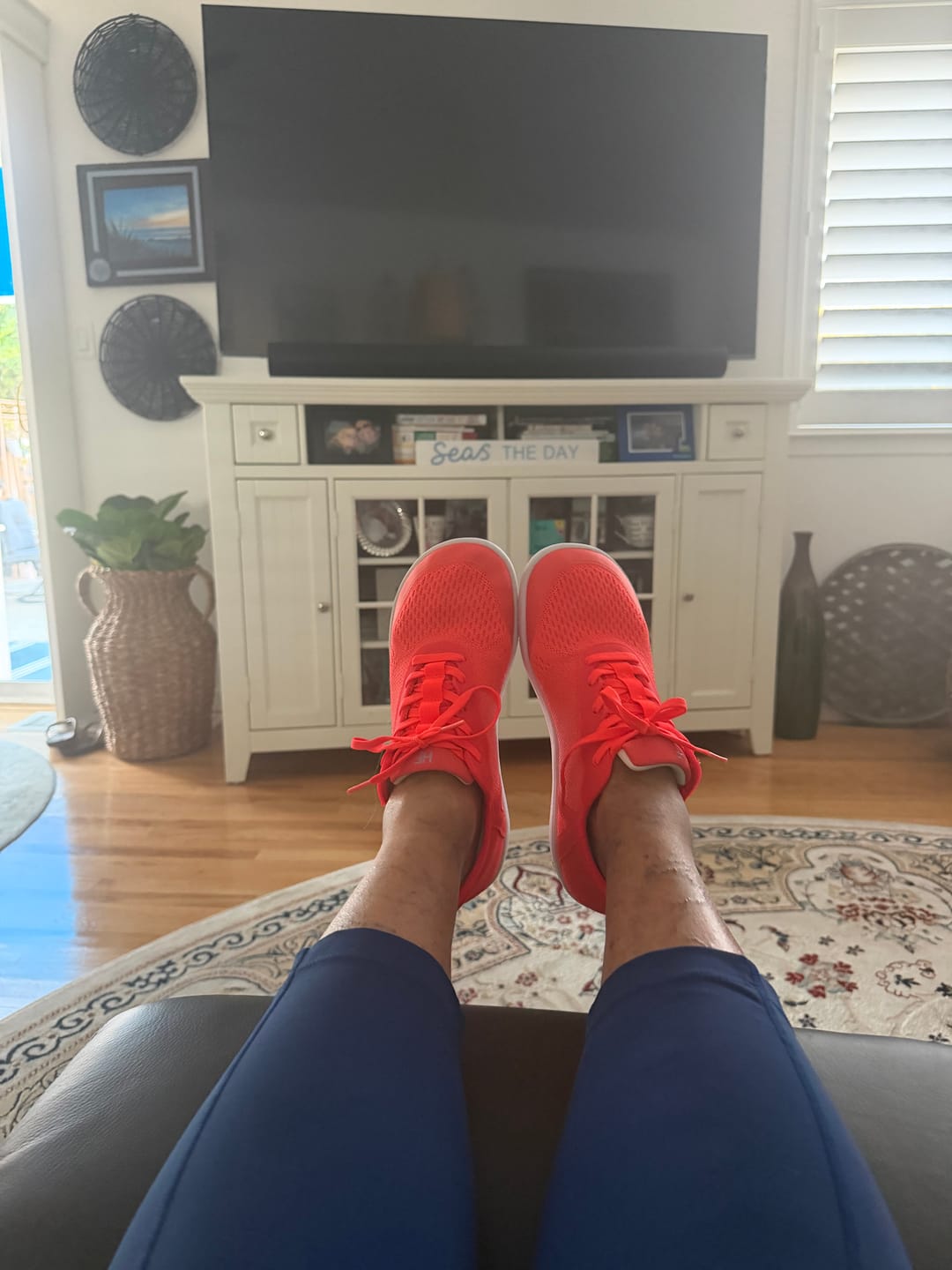 Customer photo review of Caspar Pro - Non-slip & Water-Resistant Winter Barefoot Shoe