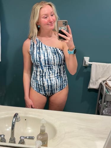 Customer photo review of Emoswim - One-Shoulder Badeanzug für Damen Bauchweg Bademode