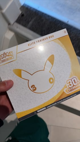 Customer photo review of Pokémon 30th Celebration Elite Trainer Box
