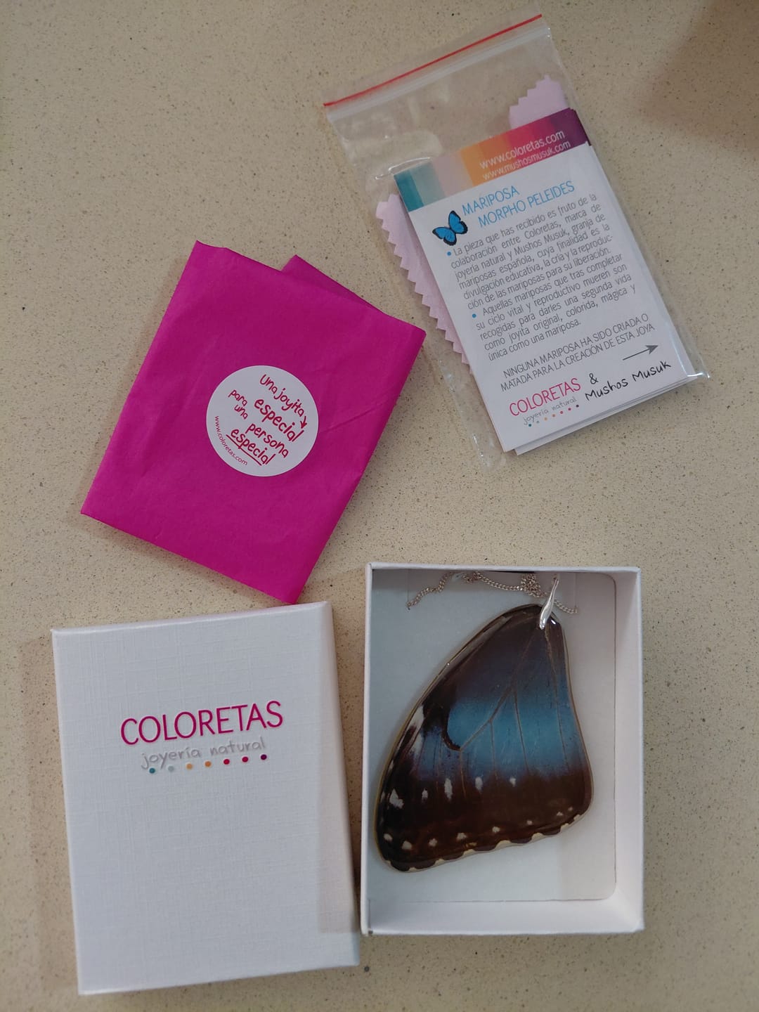 Customer photo review of Colgante Mariposa Morpho Peleides ala superior