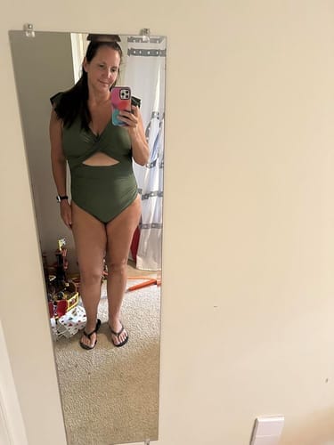 Customer photo review of Emoswim - Badeanzug mit Rüschenärmeln Cut-Out Gerafft