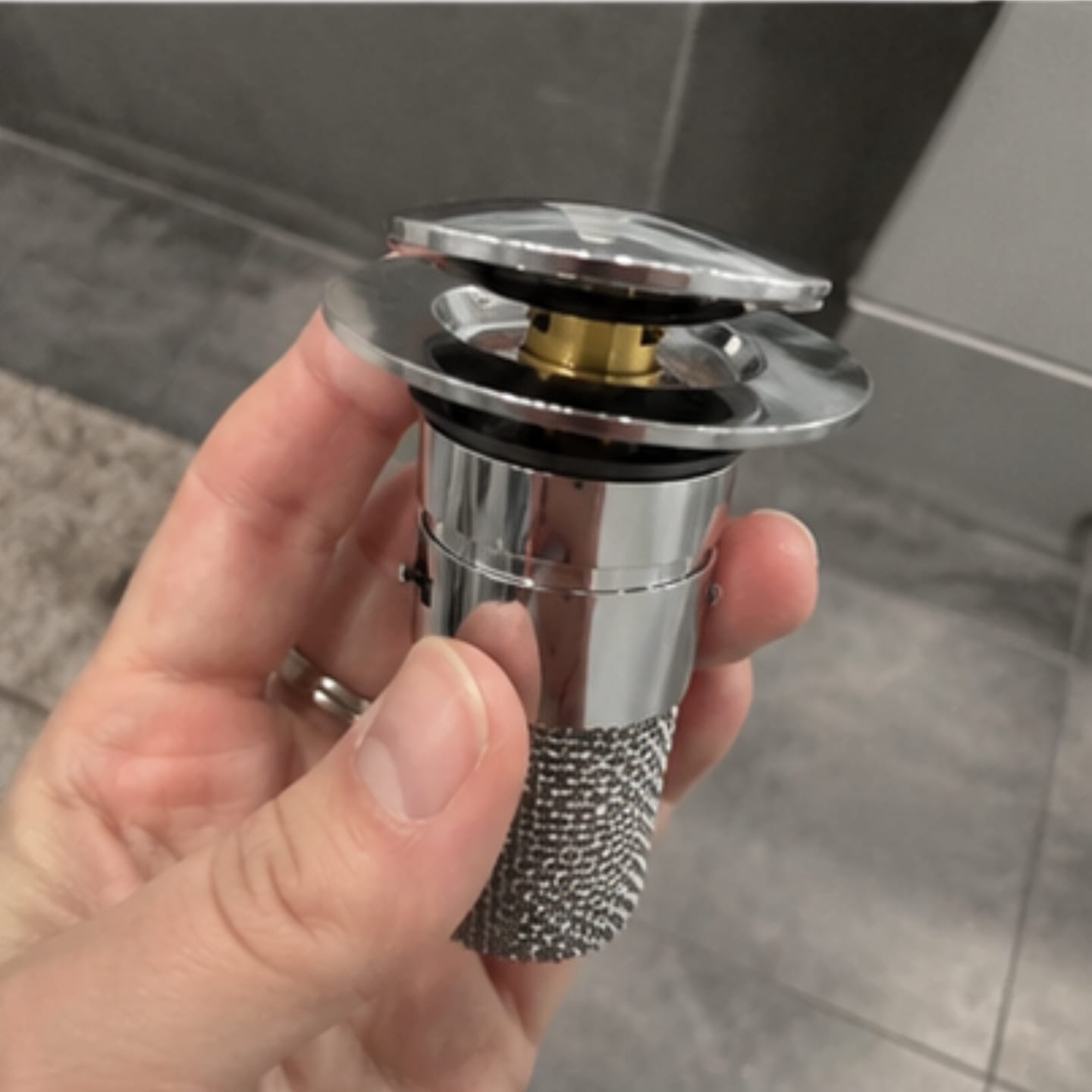 Customer photo review of Bonde de Lavabo 2-en-1 | Filtrante & Anti-Odeurs