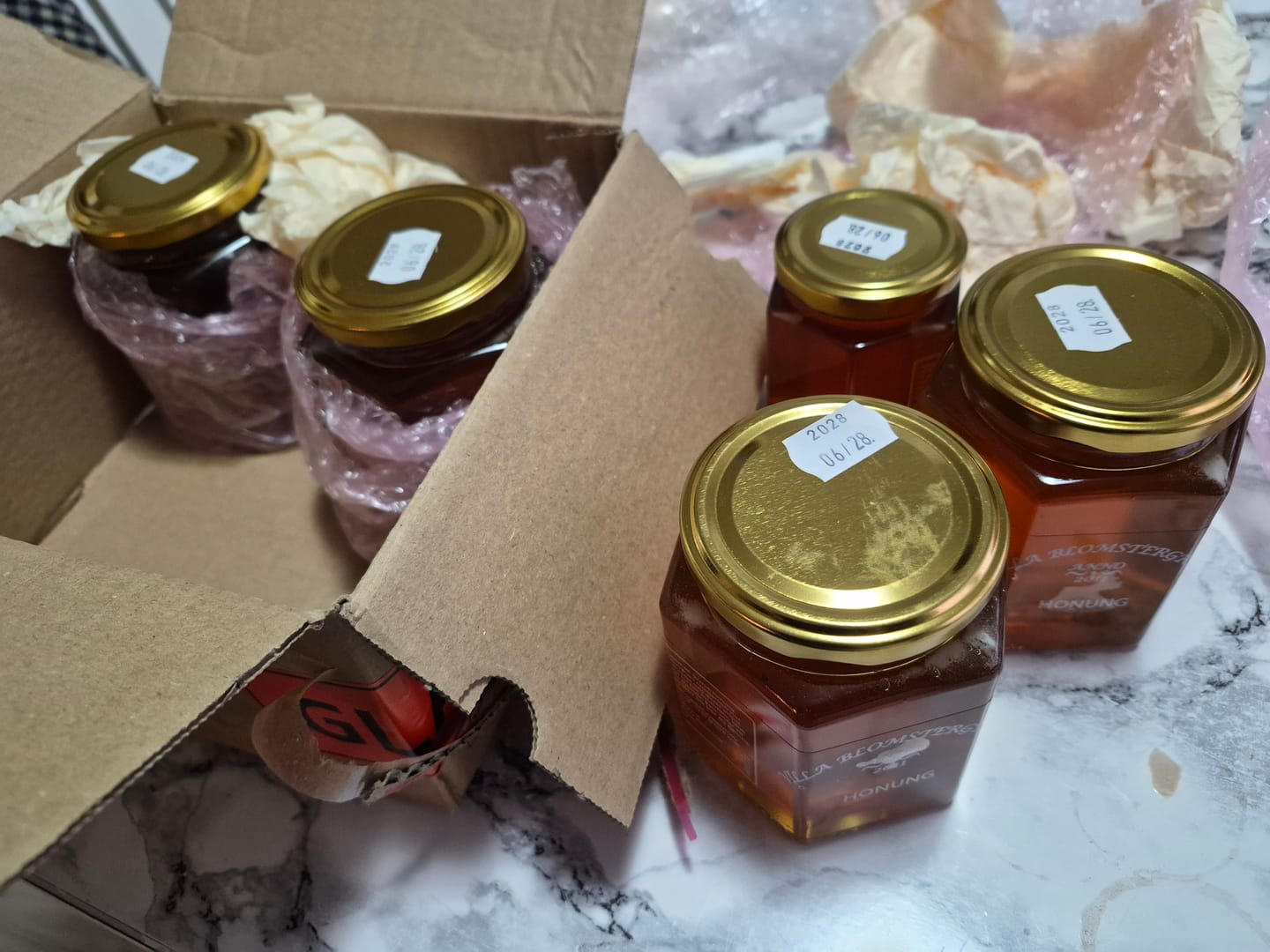 Customer photo review of 2 kg flytande honung + 250g honung med ingefära för 579kr ink. fri frakt!