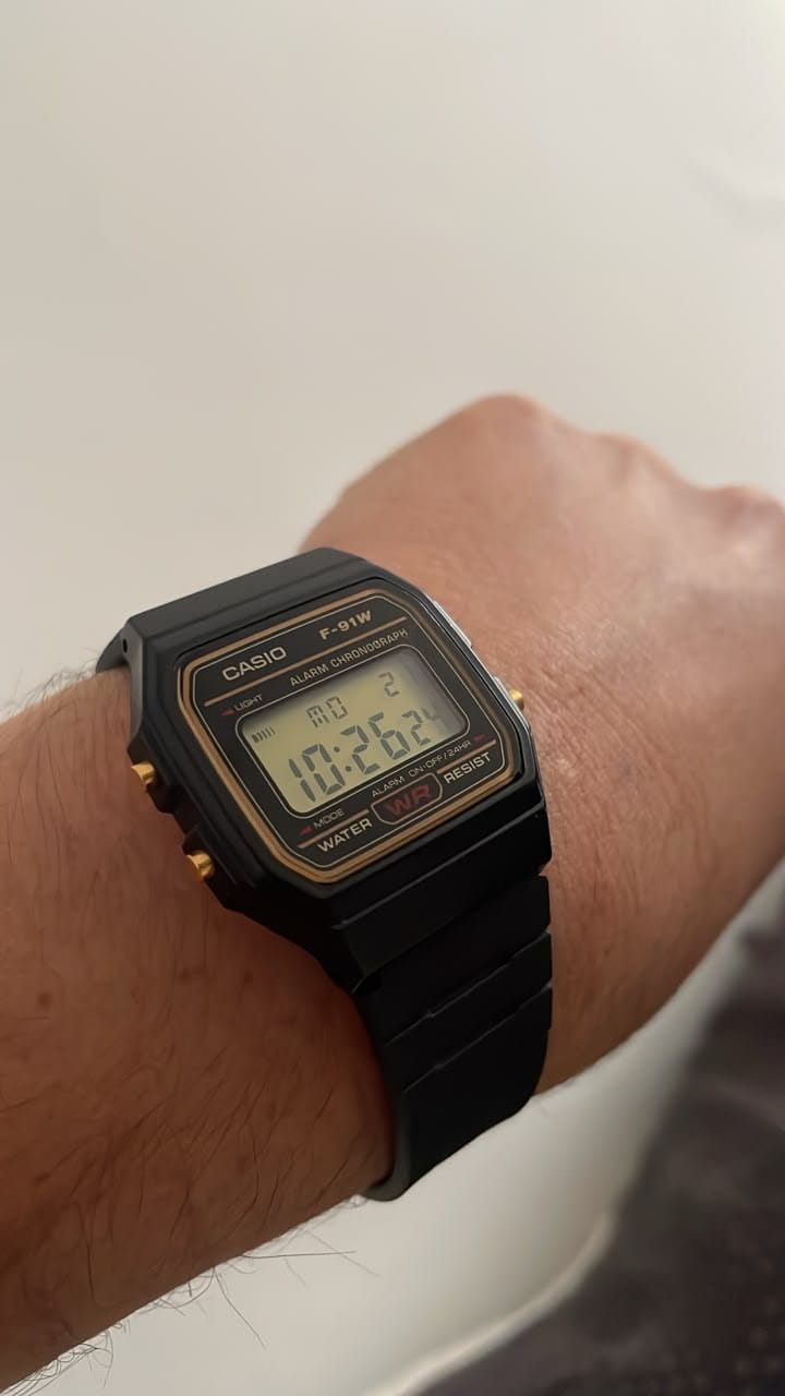 Customer photo review of Reloj Casio Vintage F-91WG-9 Clásico Líneas Amarillas