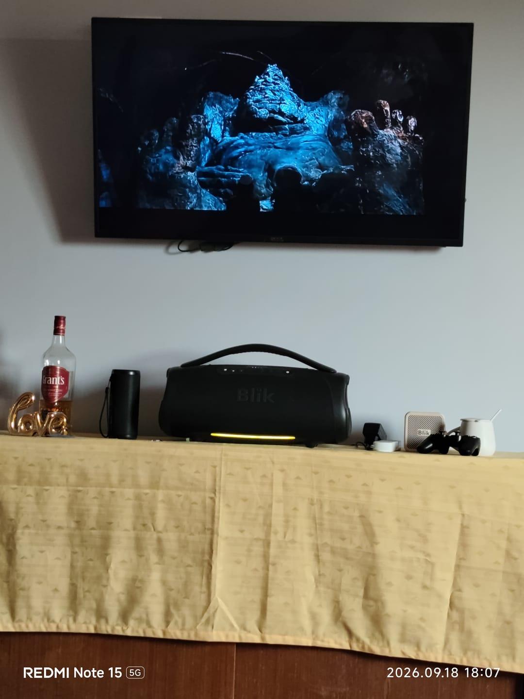 Customer photo review of Parlante Bluetooth Blik BassGo 15W IPX6 19H TWS Crema