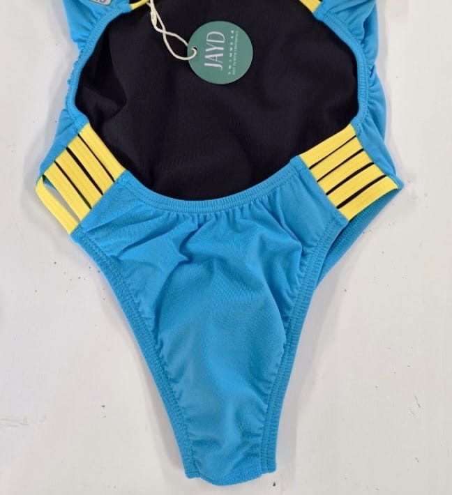 Customer photo review of LENNOX ONE PIECE - Waikiki|Daffodil