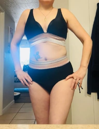 Customer photo review of Emoswim - High Waist Bauchweg Colorblock Bikini-Sets