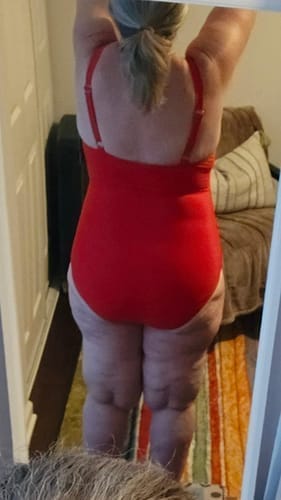 Customer photo review of Emoswim - Bauchweg Badeanzüge für Damen Schlankmachender Einteiler Bademode