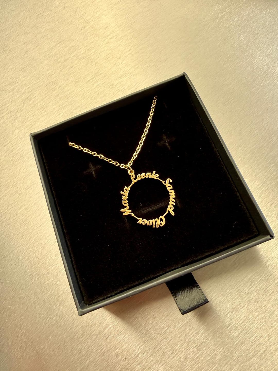Customer photo review of Namenskette Kreis der Liebe