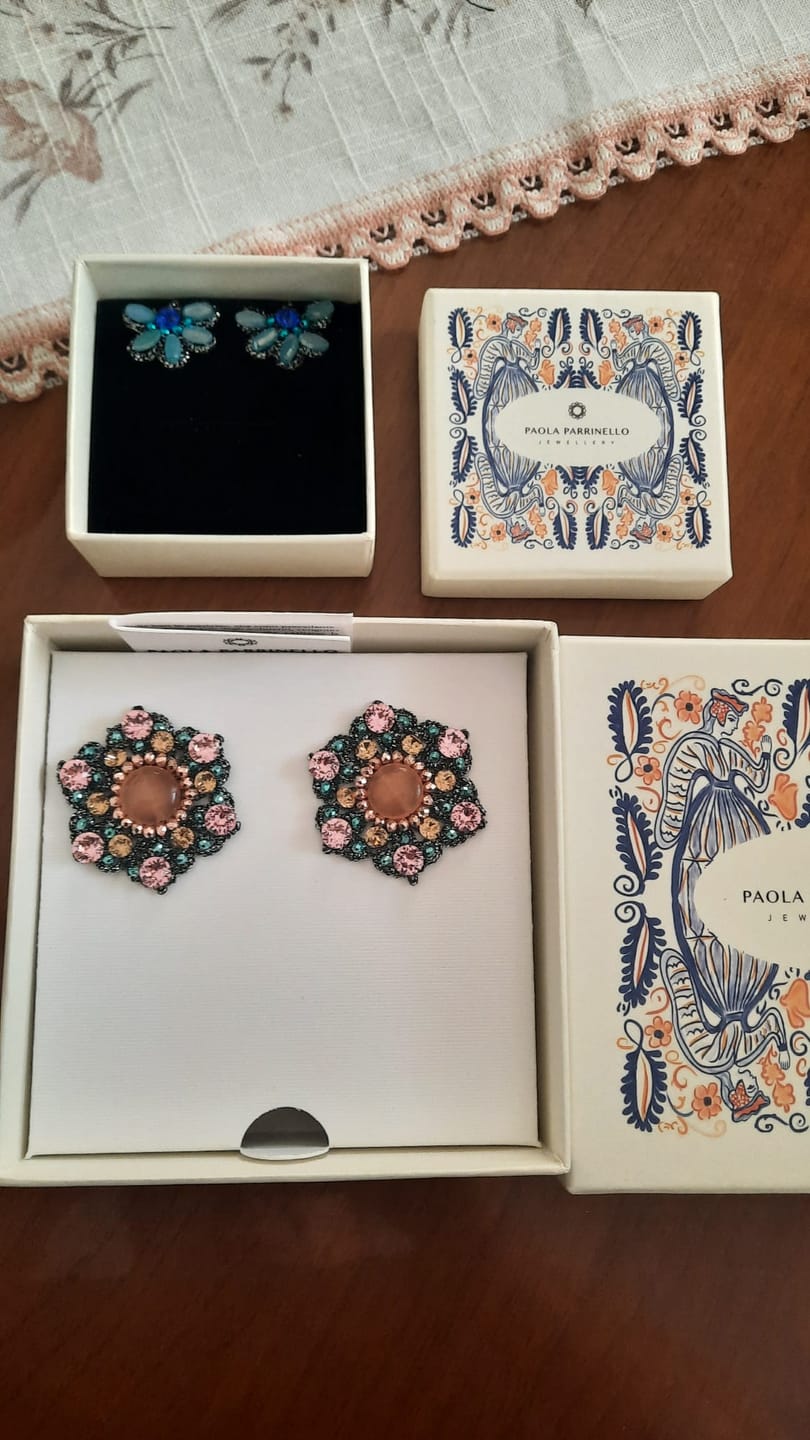 Customer photo review of Orecchini a bottone Caluri