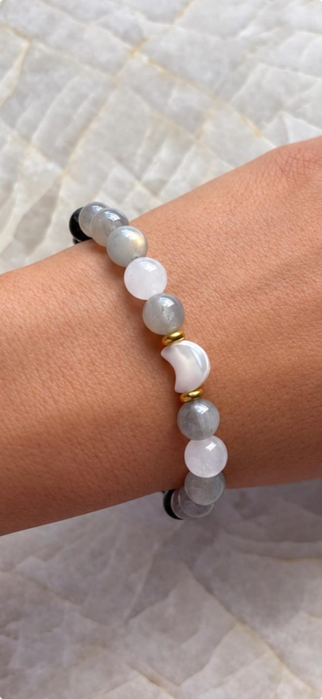 Customer photo review of NEW MOON – Mondstein-Armband für Neubeginn & Wandel