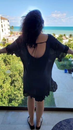 Customer photo review of Emoswim - Transparentes Häkelmuster Asymmetrisches Cover-Up