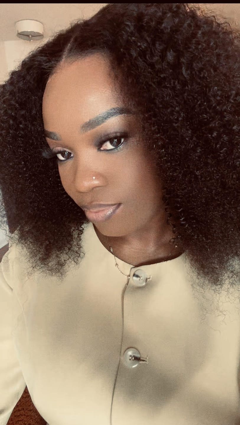 Customer photo review of Wavymy Afro Curly 7x5 Lace Closure Wig Pre-bleached Layered Cut Wear & Go Glueless Wigs Dome Cap 180% Density
