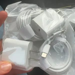 Customer photo review of Ricarica Veloce Kit Caricabatterie USB-C con Cavi Lightning