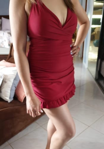 Customer photo review of Emoswim - Tiefer V-Ausschnitt Cross-Back Geraffter Badeanzug