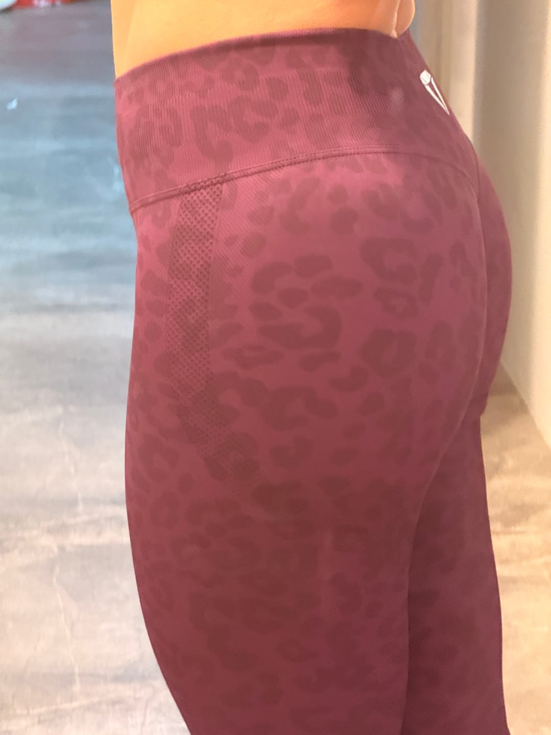 Customer photo review of MOTION MID WAIST SCRUNCH LEGGINGS V2