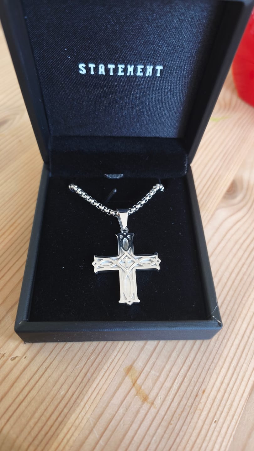 Customer photo review of Statement Kreuzkette