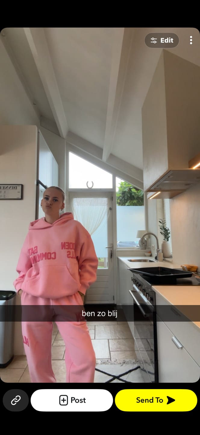 Customer photo review of GATED COMMUNITY HOODIE BUBBLEGUM PINK/DARK PINK