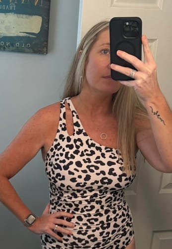Customer photo review of Emoswim - One-Shoulder Badeanzug für Damen Bauchweg Bademode