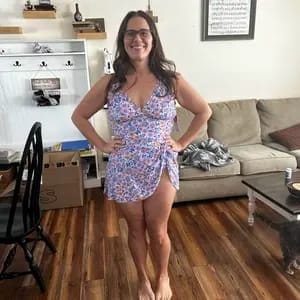 Customer photo review of Emoswim - Damen Badeanzug Bauchweg Bademode Bogenkante Bedeckendes Knoten-Badekleid