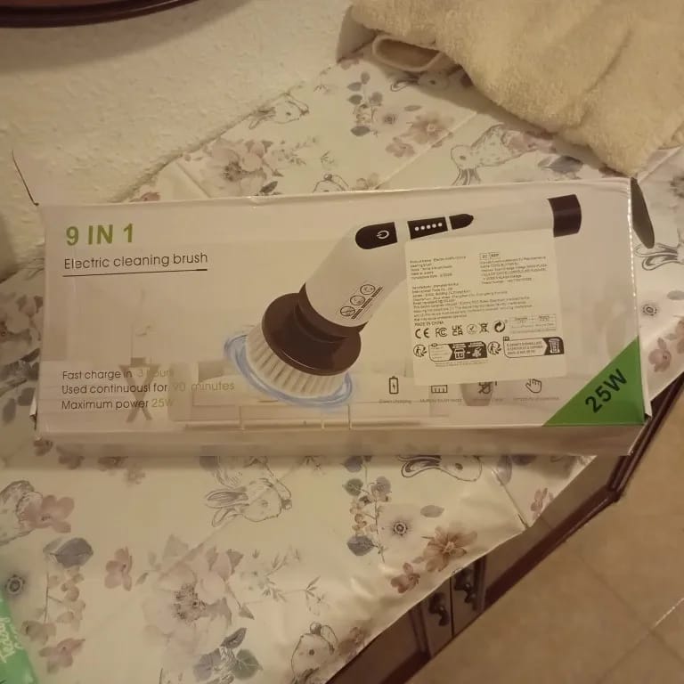 Customer photo review of Cepillo Eléctrico de Limpieza 9 en 1
