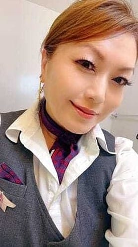 Customer photo review of Instantly Flawless Foundation Buildable Coverage + Illuminator