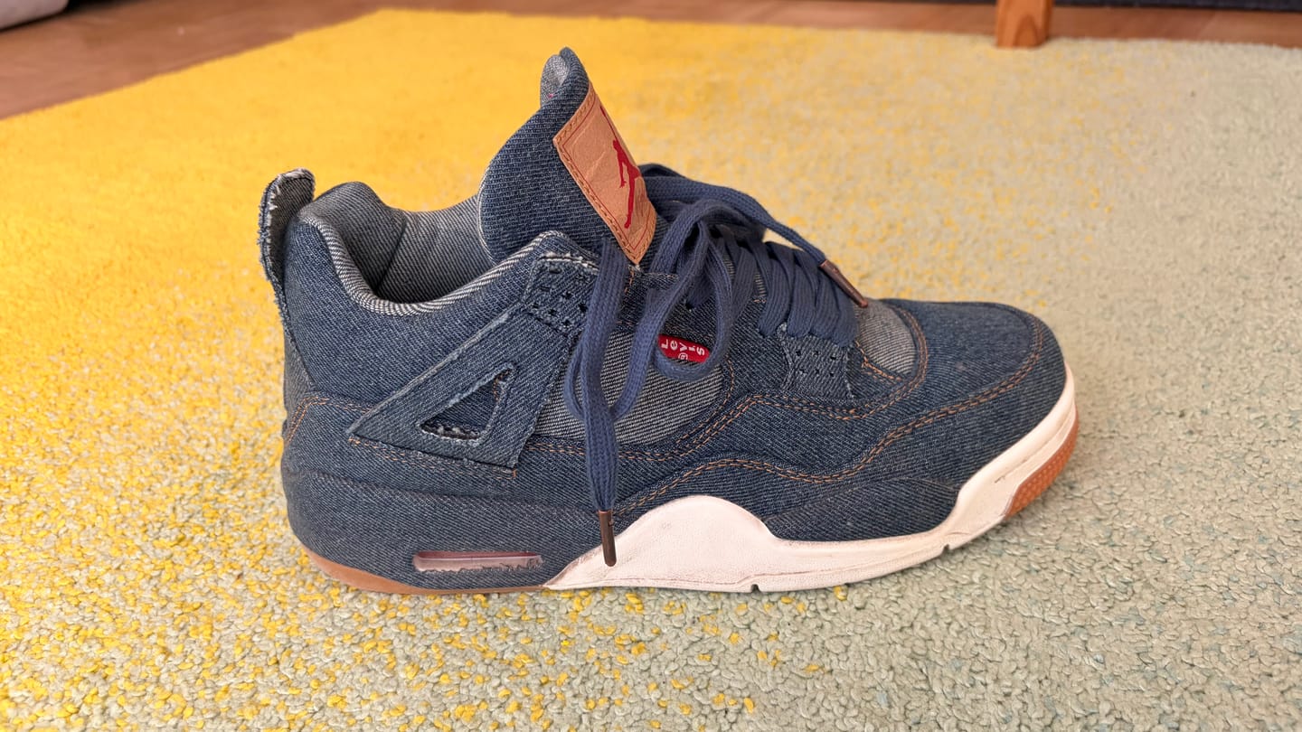 Customer photo review of Air Jordan 4 Levi's Blue