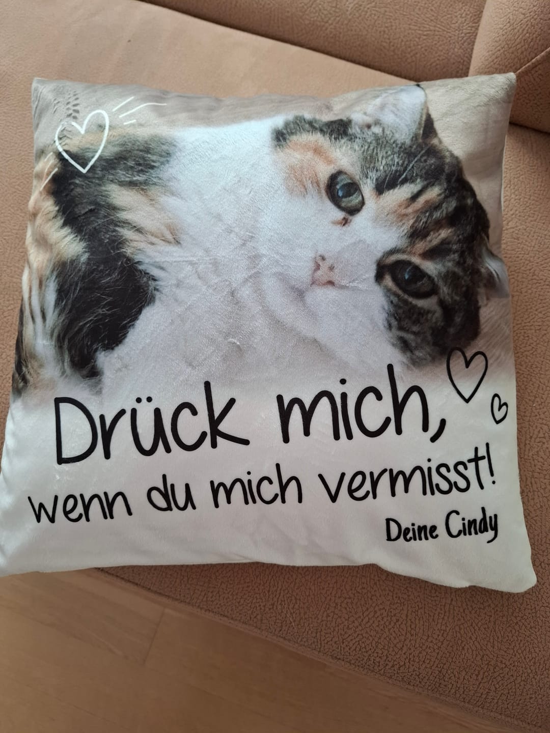 Customer photo review of Personalisiertes Kissen - Drück mich, wenn du mich vermisst