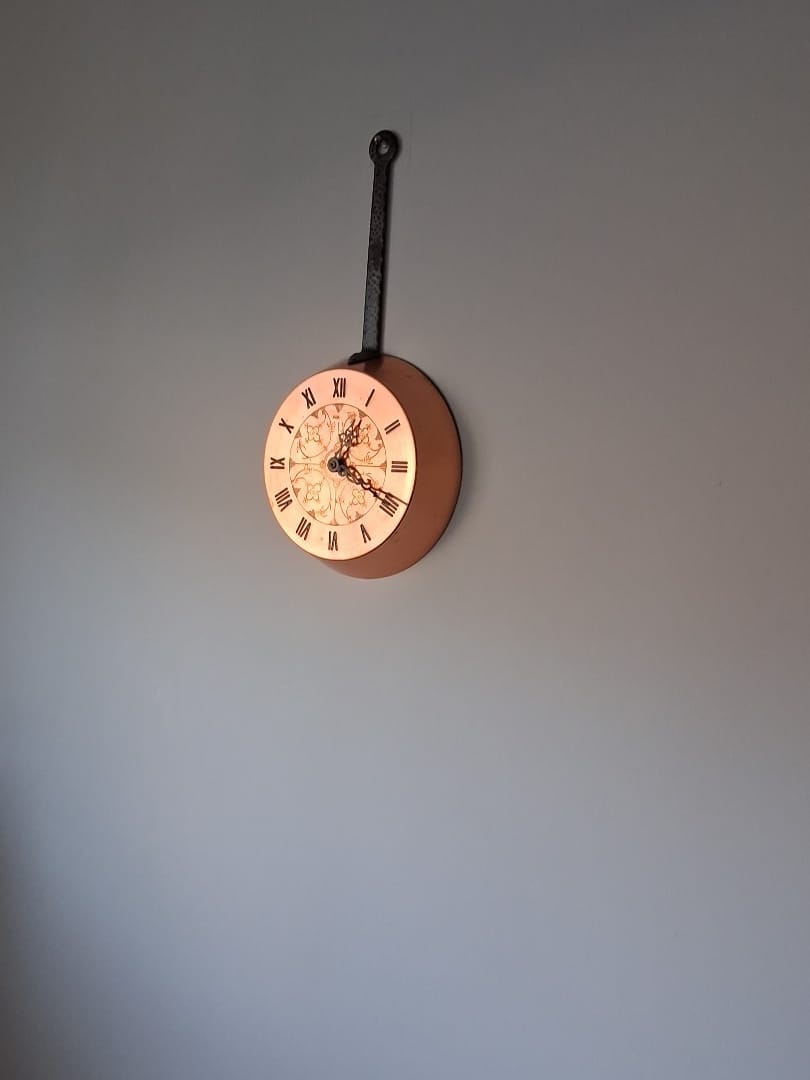 Customer photo review of Itseliimautuvat seinäkoukut – Vahva pito. Ei reikiä seinään.