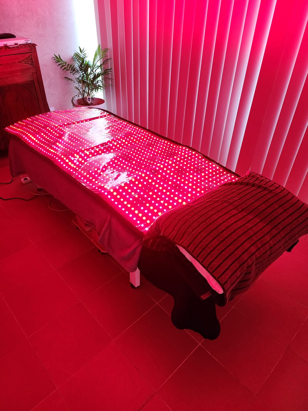 Customer photo review of Red Light Therapy Mat With 1064nm Laser